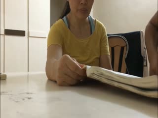 一对一私人吉它老师上门教授眼镜良家妇女弹琴休息时间挑逗她强行扒光啪啪内射妇女屁股真肥国语对白1080P原版